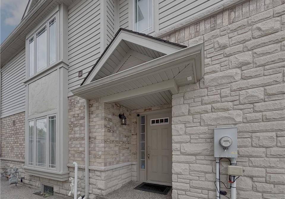 34-magnificent-way-hamilton-ontario-40745250