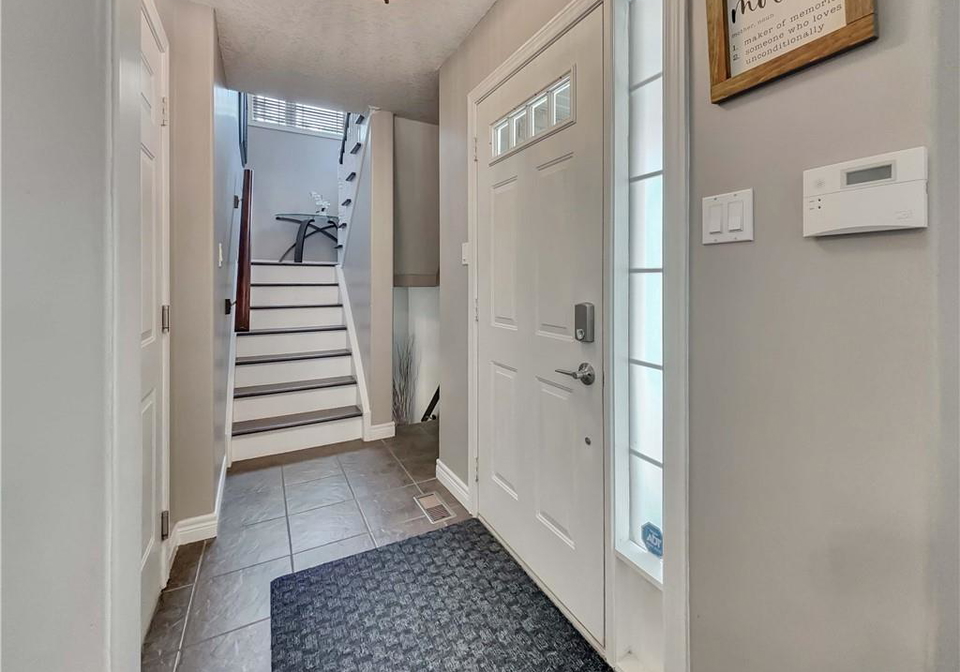 34-magnificent-way-hamilton-ontario-40745250