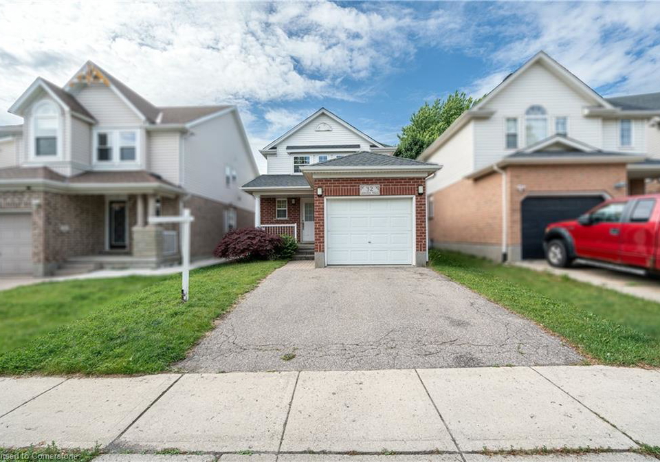32-amanda-walk-waterloo-ontario-40745616