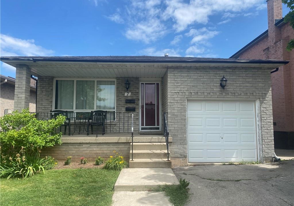 7-regis-court-hamilton-ontario-40746010