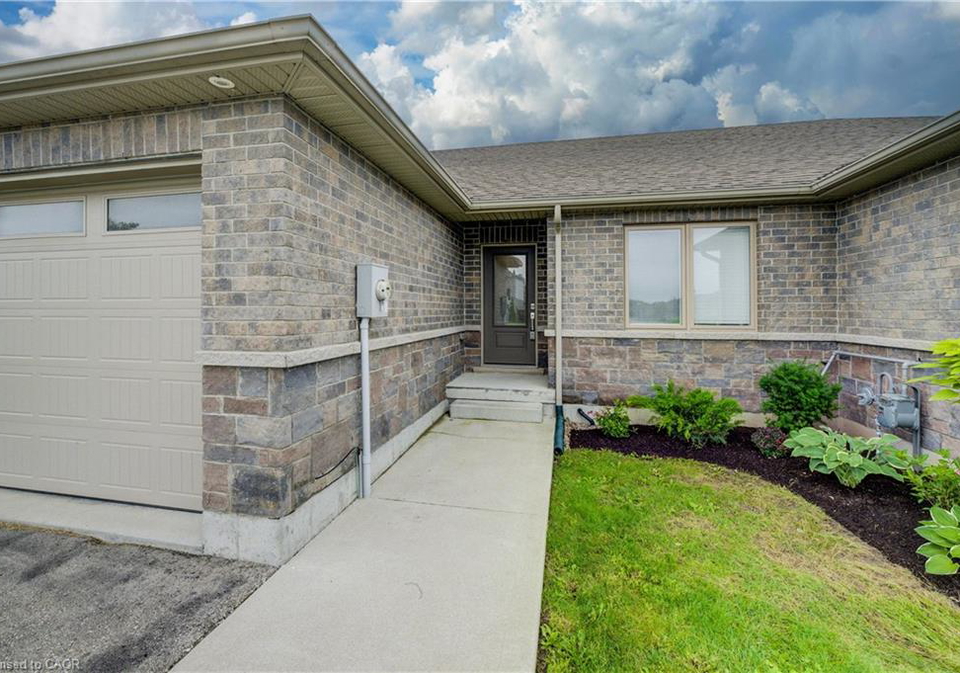 470-krotz-street-east-listowel-ontario-40746250