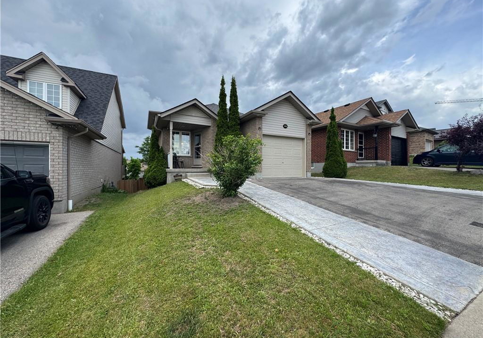 160-fallowfield-drive-kitchener-ontario-40746499