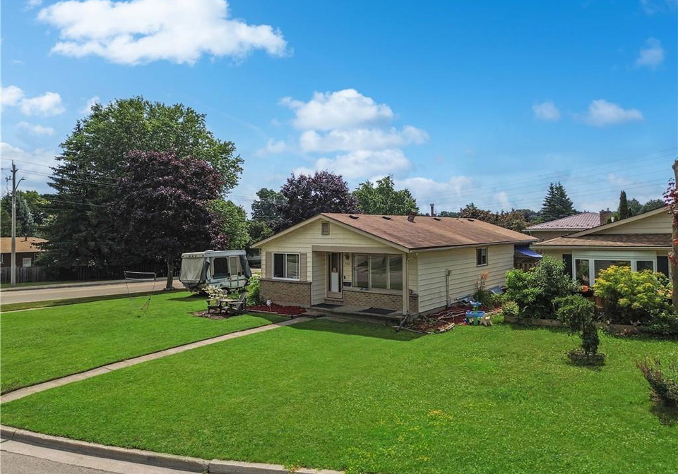 142-pinedale-drive-kitchener-ontario-40746952
