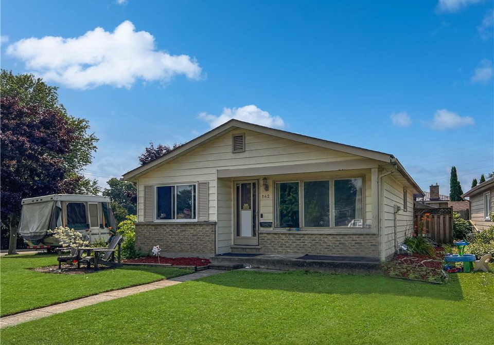 142-pinedale-drive-kitchener-ontario-40746952