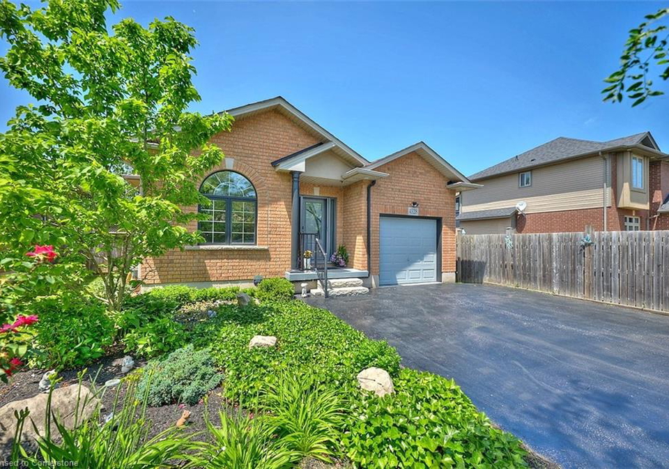 4528-frances-crescent-beamsville-ontario-40747054