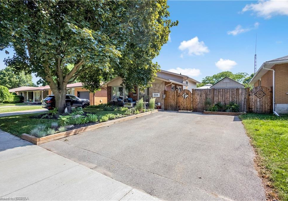 9-burdock-boulevard-brantford-ontario-40747278