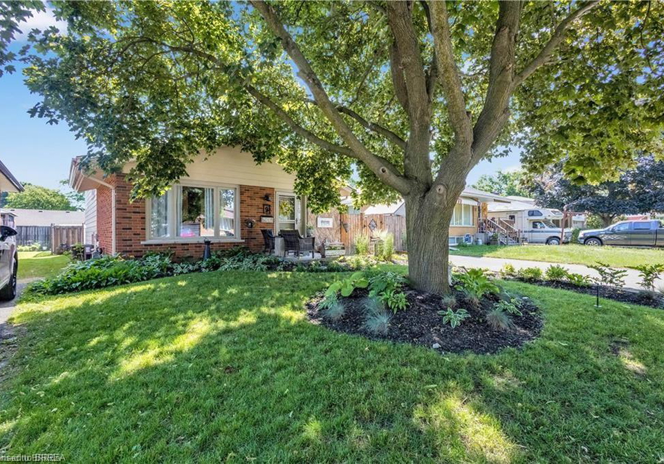 9-burdock-boulevard-brantford-ontario-40747278