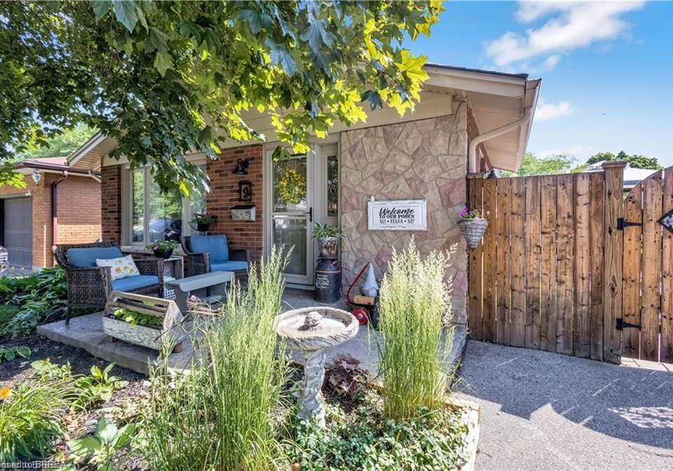 9-burdock-boulevard-brantford-ontario-40747278