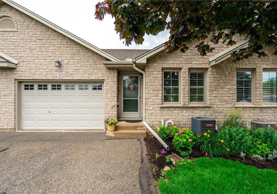 19-hanlon-place-paris-ontario-40747373