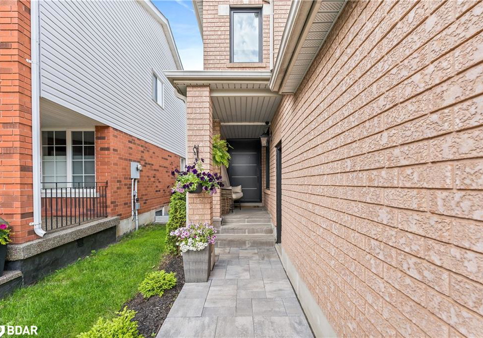 66-curry-crescent-georgetown-ontario-40747395