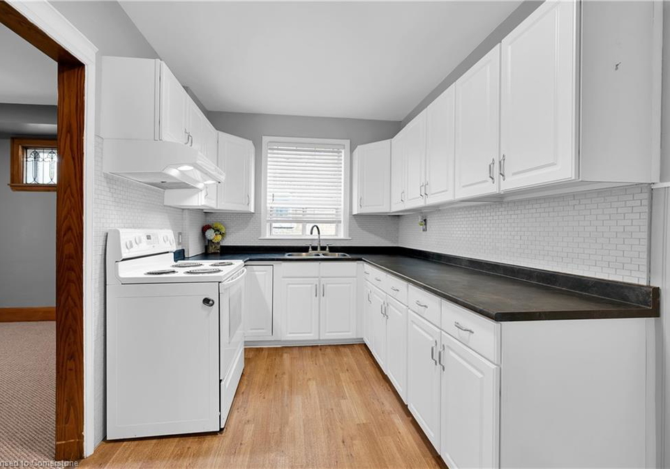 21-tuxedo-avenue-s-hamilton-ontario-40747403