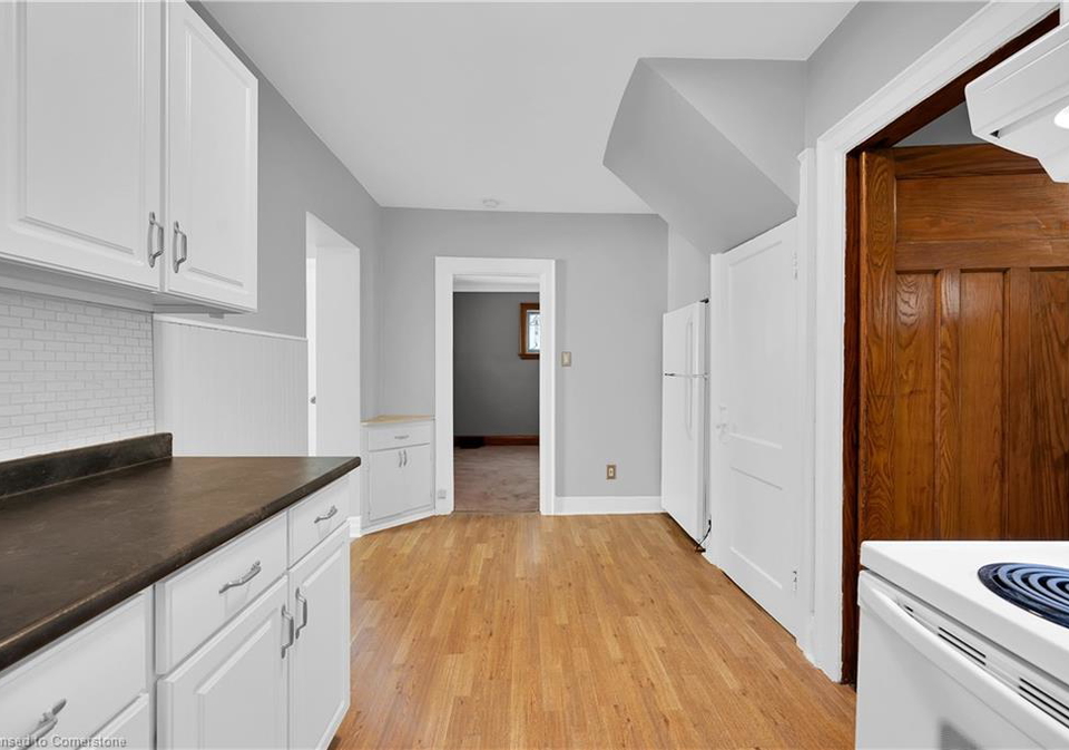 21-tuxedo-avenue-s-hamilton-ontario-40747403