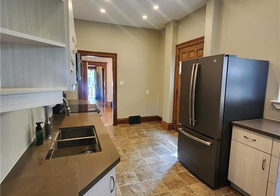 18-oak-street-cambridge-ontario-40747415