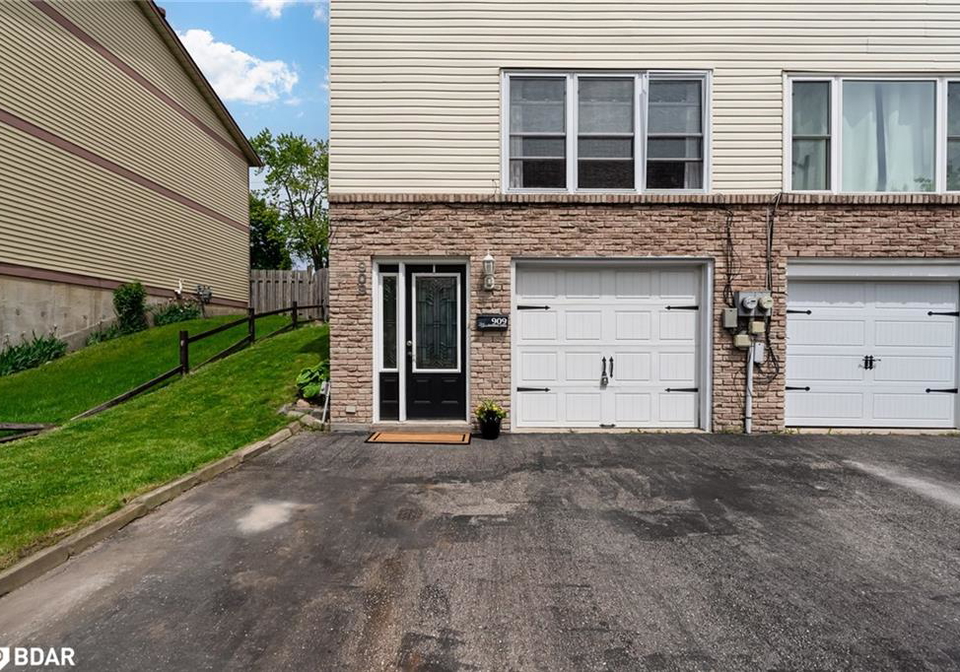 909-southridge-street-oshawa-ontario-40747480
