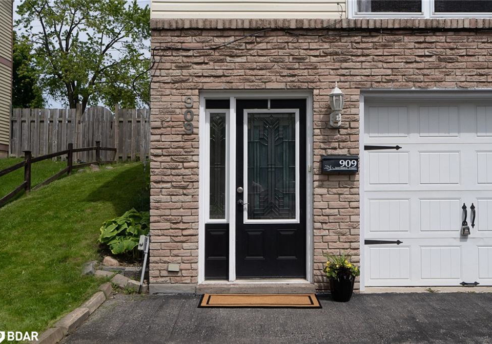 909-southridge-street-oshawa-ontario-40747480