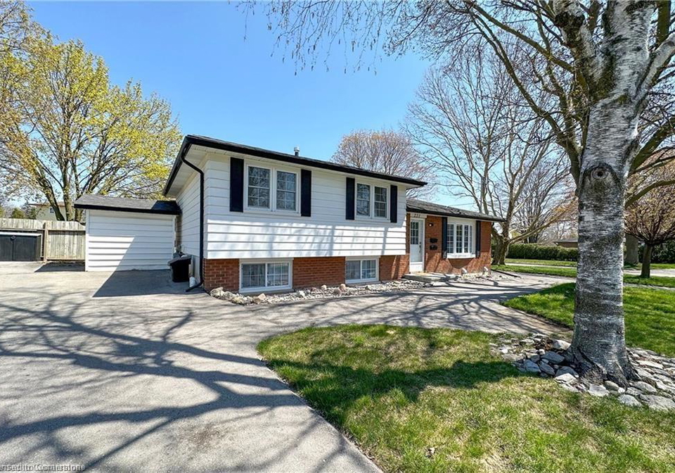 221-ascot-court-oshawa-ontario-40747543