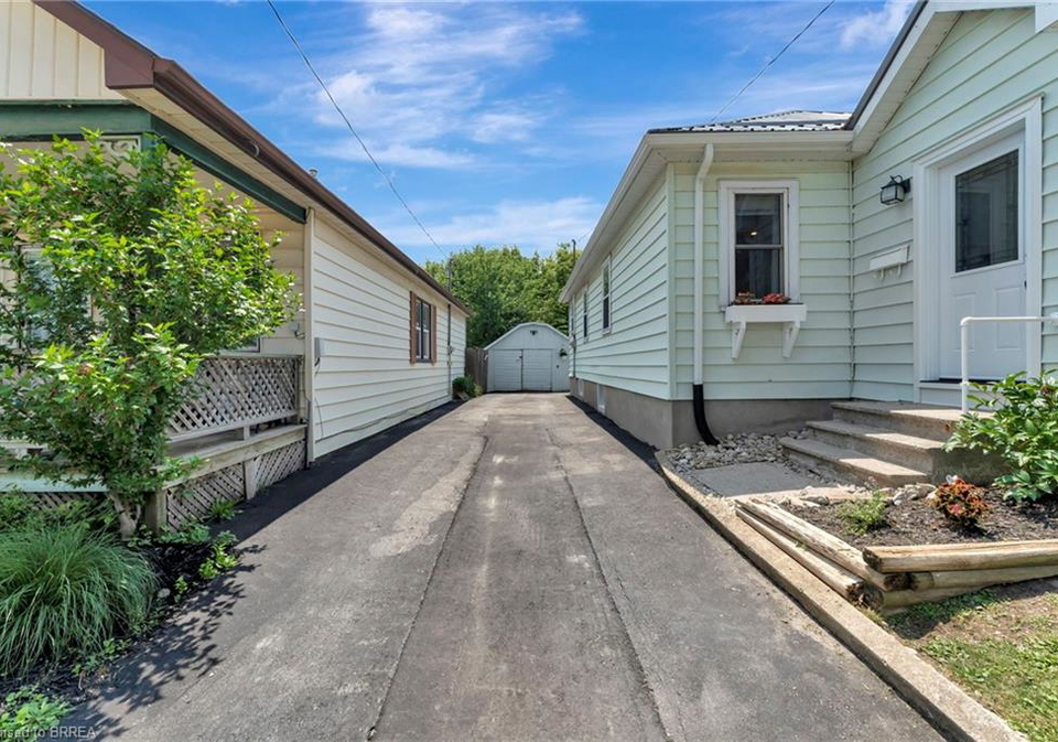 240-grove-street-simcoe-ontario-40747619