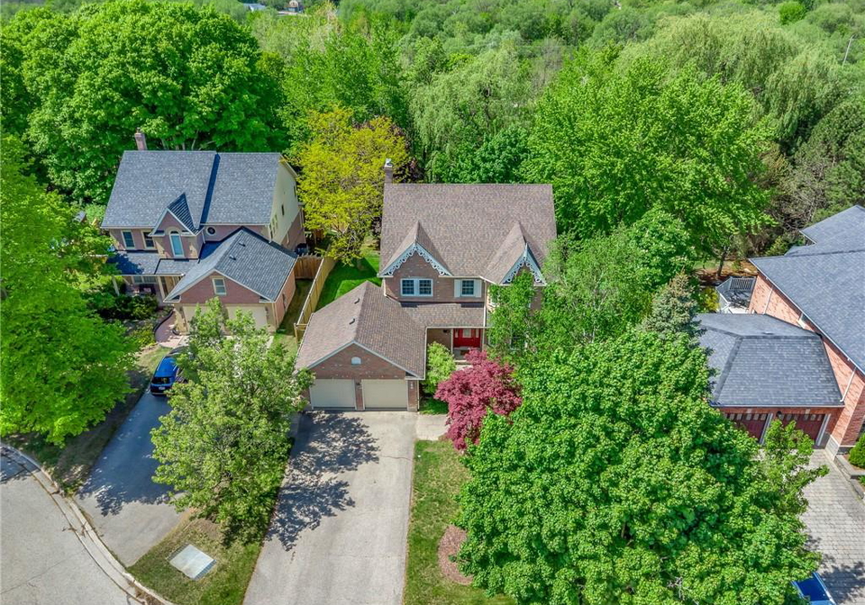 10-huntingwood-court-kitchener-ontario-40747855