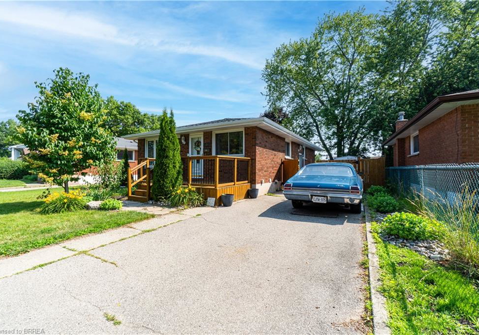 20-frontenac-avenue-brantford-ontario-40747895