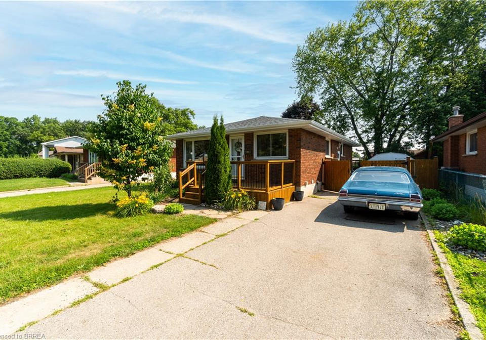 20-frontenac-avenue-brantford-ontario-40747895