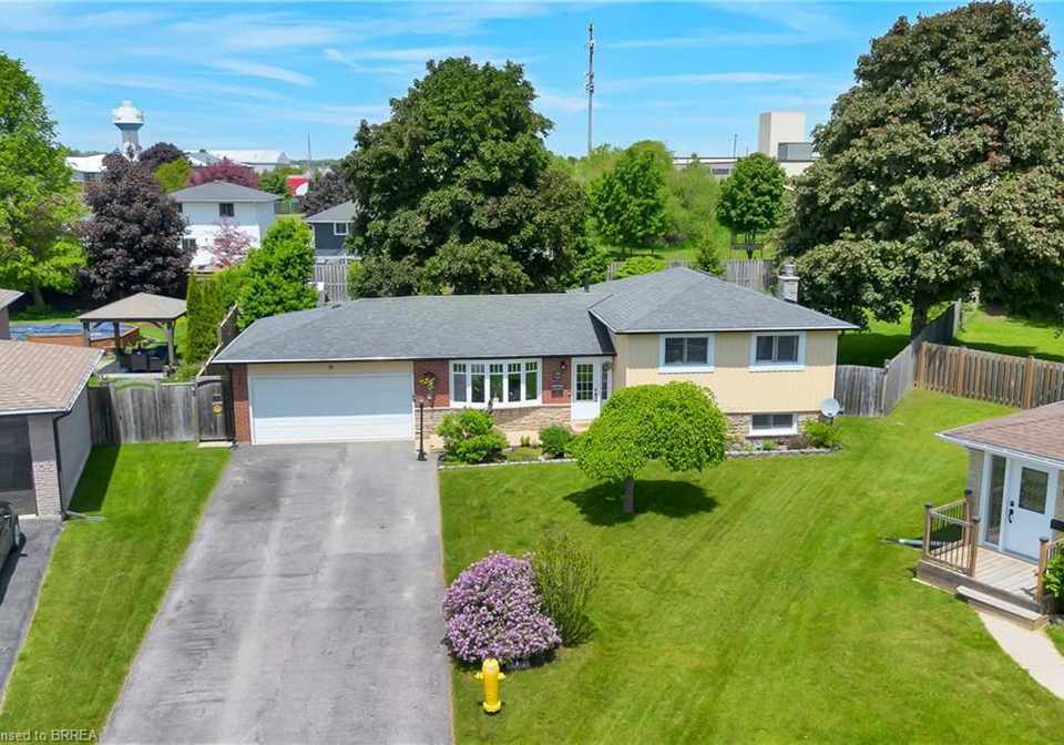 18-clover-court-paris-ontario-40748366