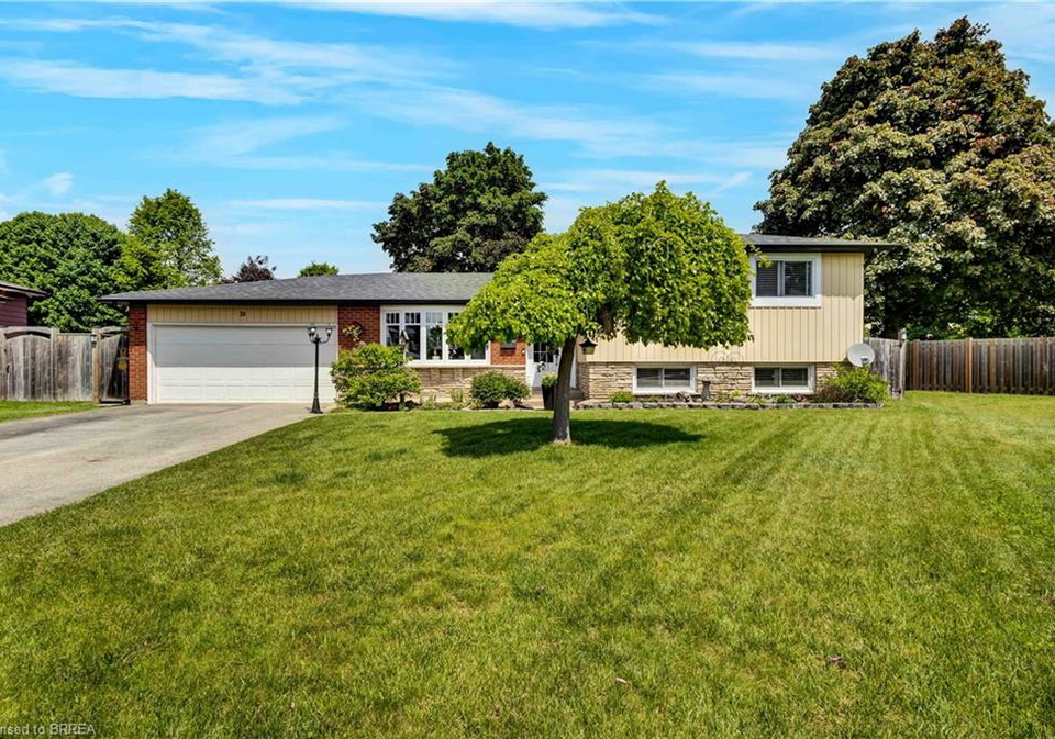 18-clover-court-paris-ontario-40748366
