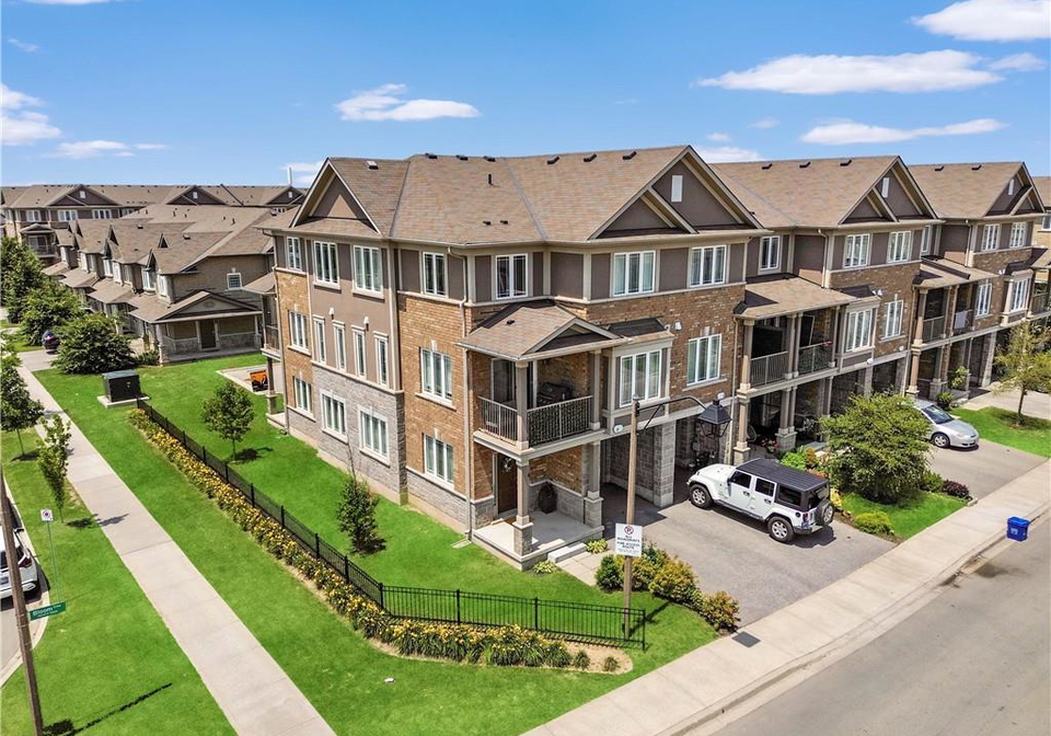 99-bloom-crescent-hamilton-ontario-40748435