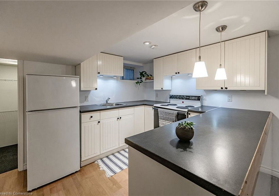 102-ontario-avenue-hamilton-ontario-40748802