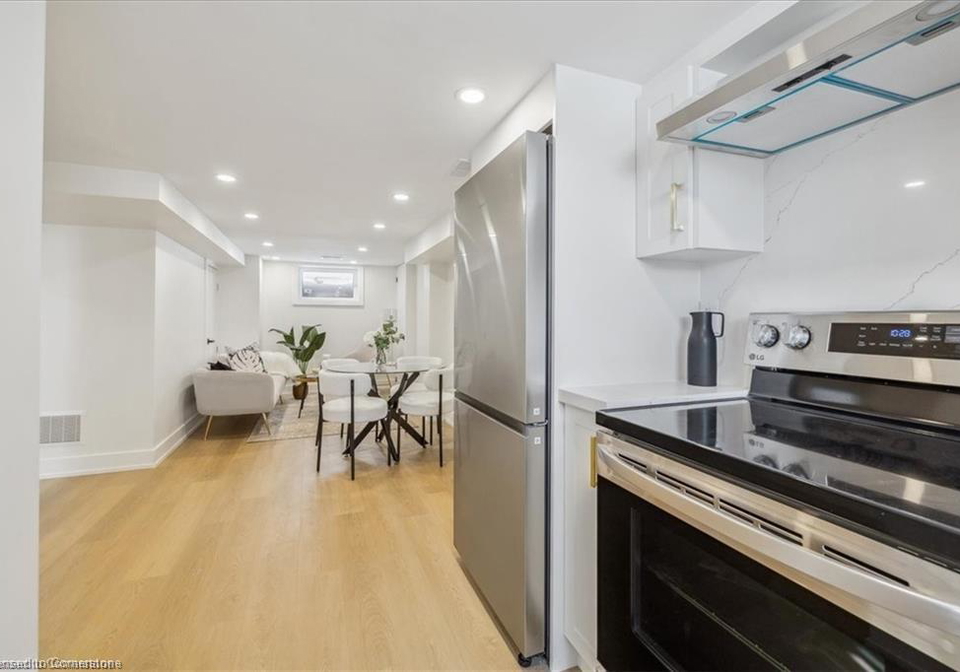98-east-37th-street-hamilton-ontario-40748805