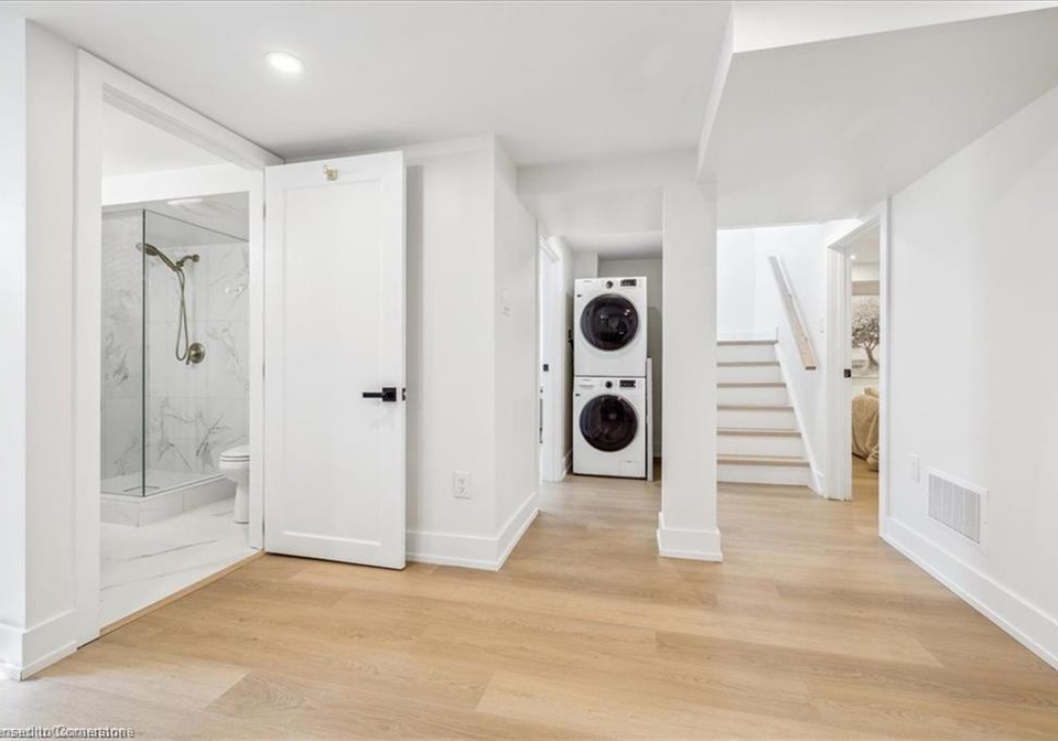 98-east-37th-street-hamilton-ontario-40748805
