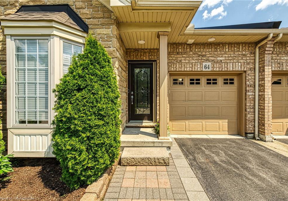 64-oakhampton-trail-glanbrook-ontario-40748812