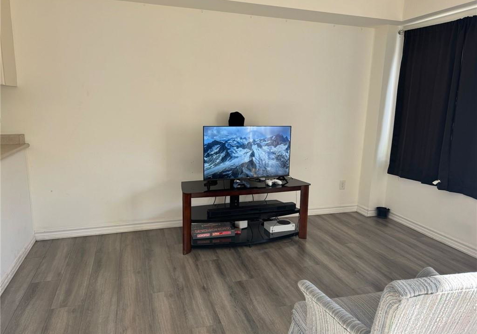64-renfrew-street-kitchener-ontario-40749189