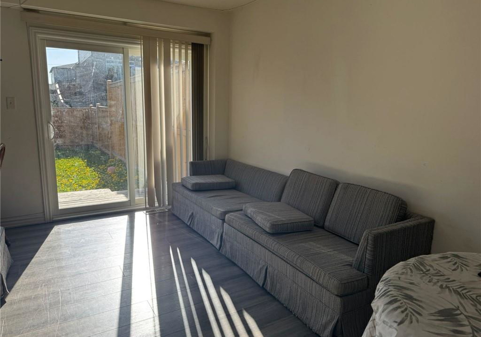 64-renfrew-street-kitchener-ontario-40749189