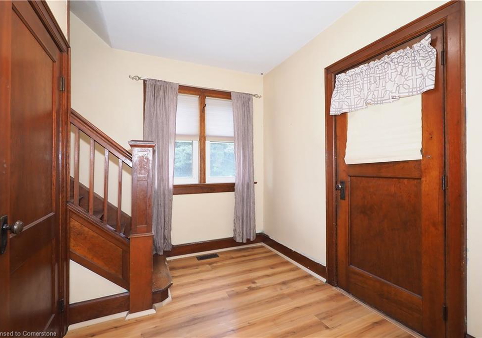 1292-king-street-n-st-jacobs-ontario-40749664
