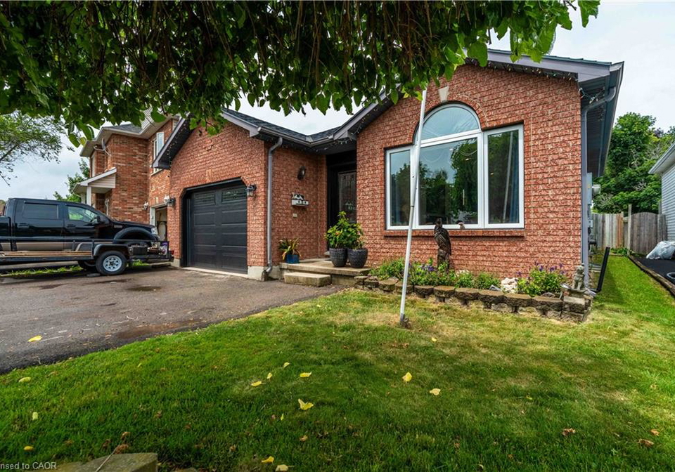 30-glengary-crescent-caledonia-ontario-40750057