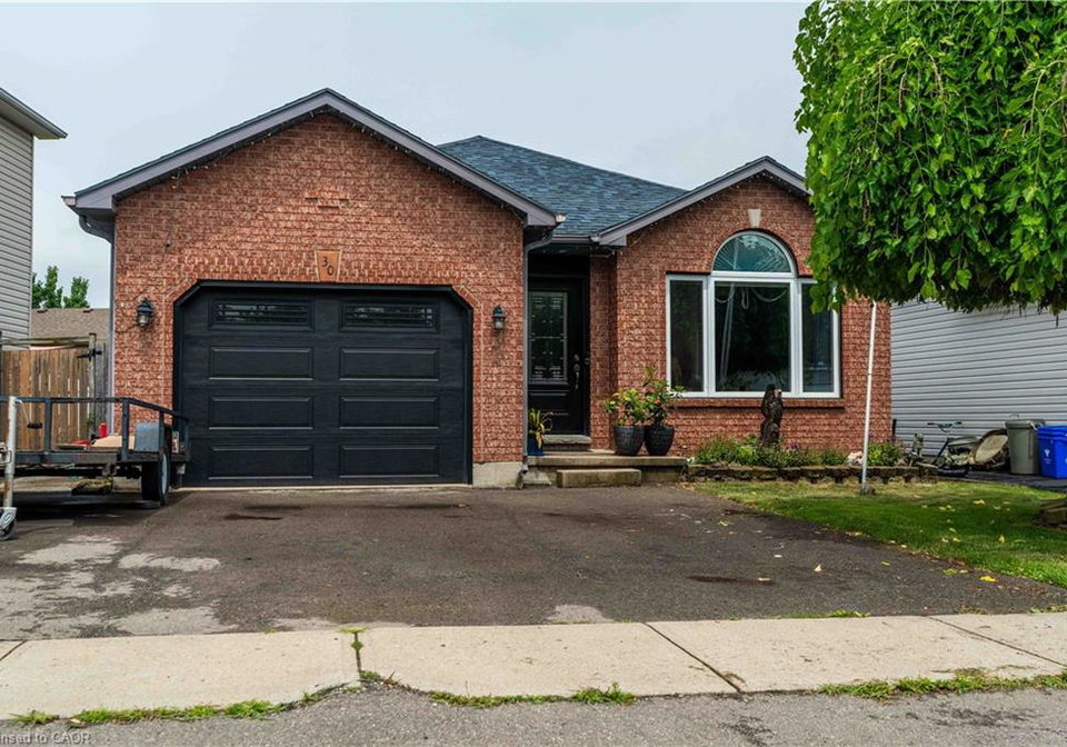 30-glengary-crescent-caledonia-ontario-40750057