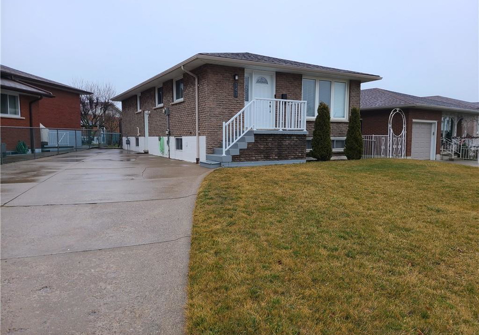 141-marcella-crescent-hamilton-ontario-40750379
