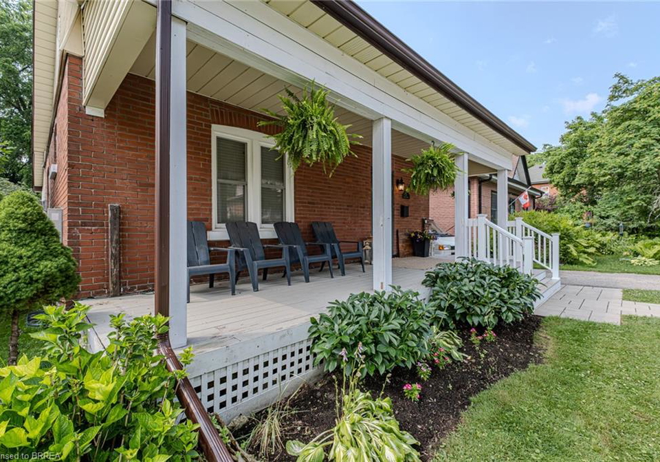 21-queen-street-paris-ontario-40750442