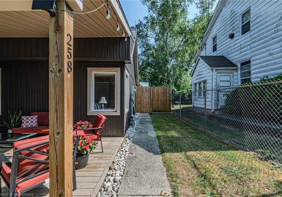258-norfolk-avenue-delhi-ontario-40750898