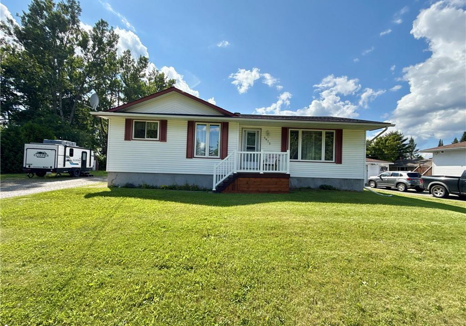 4673-fergus-avenue-val-therese-ontario-40751087