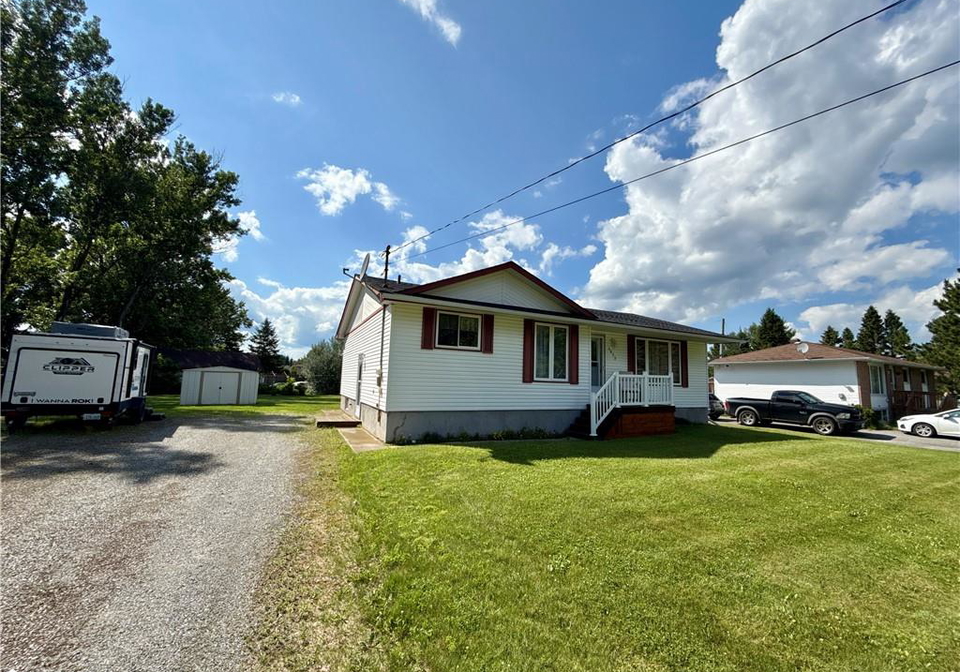 4673-fergus-avenue-val-therese-ontario-40751087