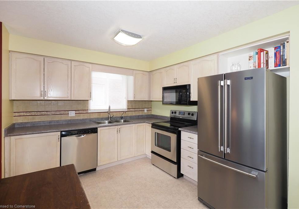 443-sandbanks-crescent-waterloo-ontario-40751253