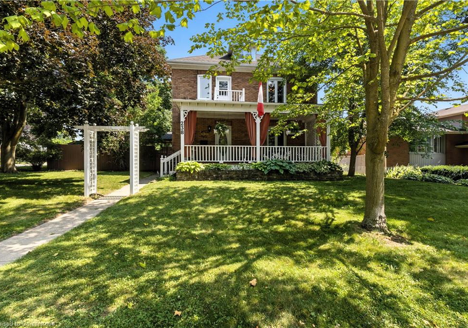 238-maple-street-cambridge-ontario-40752164
