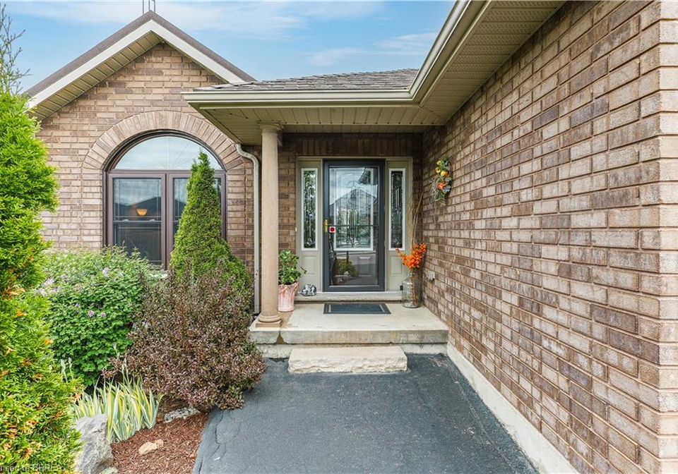256-donly-drive-s-simcoe-ontario-40752284