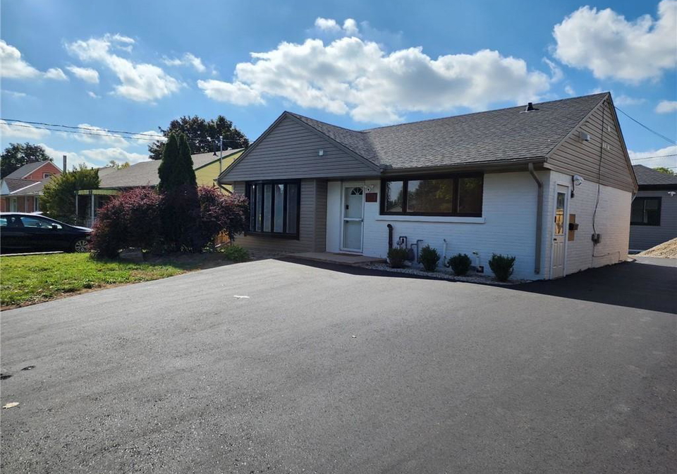261-belmont-avenue-w-kitchener-ontario-40752312