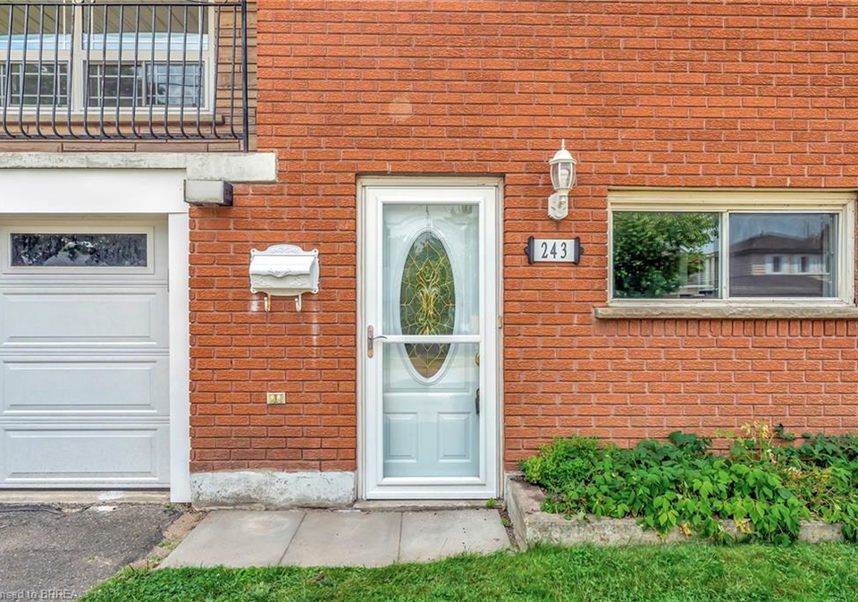 243-wellington-street-brantford-ontario-40752638