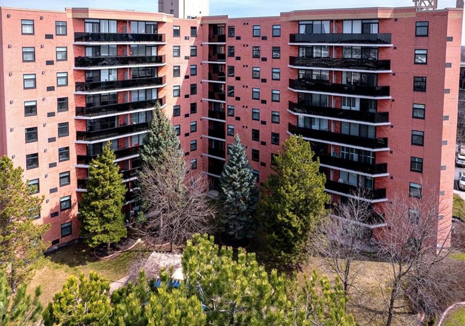 9-bonheur-court-brantford-ontario-40753089