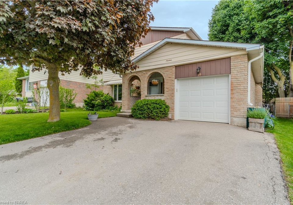 19-trillium-way-paris-ontario-40753273