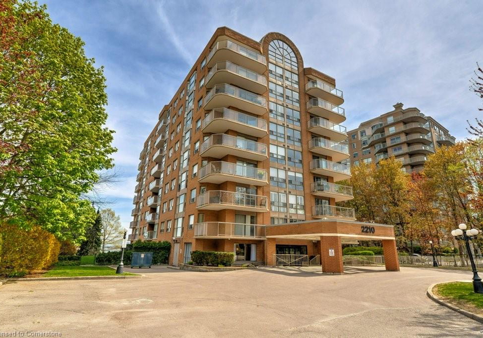 2210-lakeshore-street-burlington-ontario-40753786