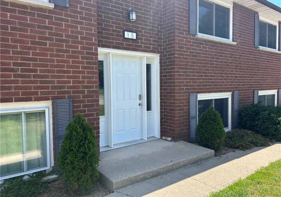 15-montclair-crescent-simcoe-ontario-40753842